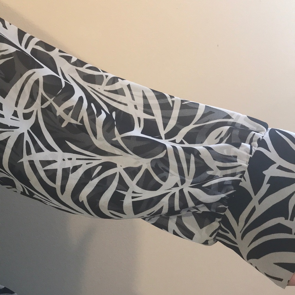 Light wear blouse - Picture 4 of 6